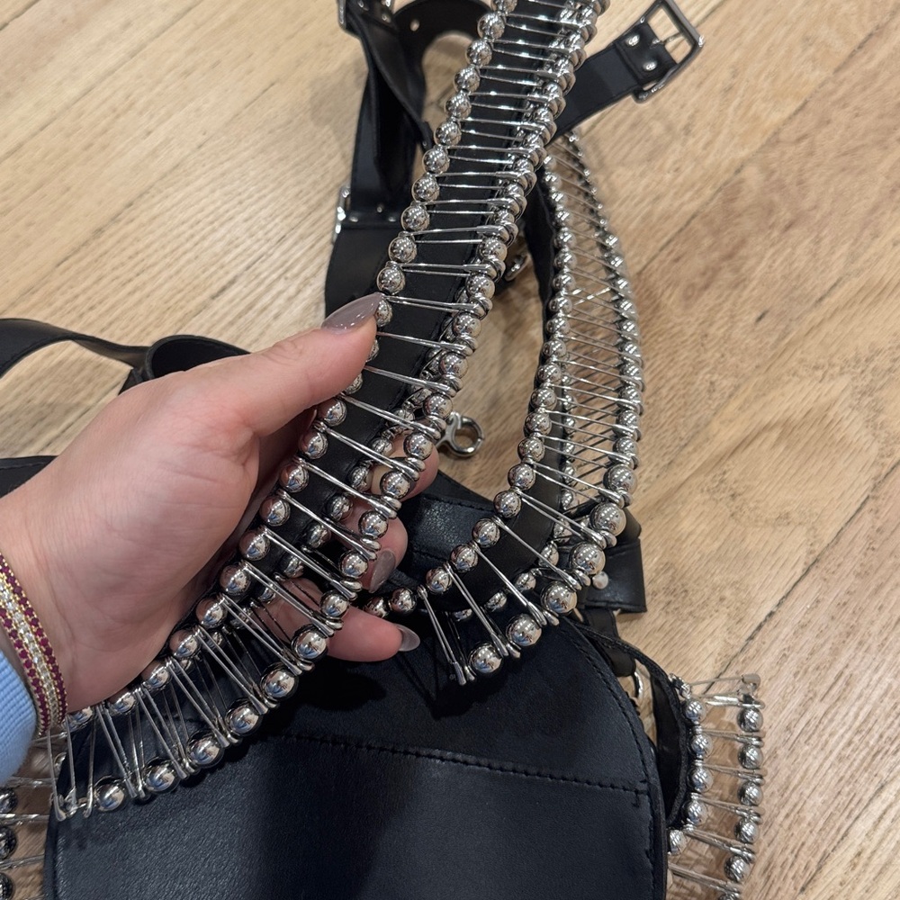 NOIR KEI NINOMIYA 
Faux Leather X Pin Harness - Picture 7 of 8